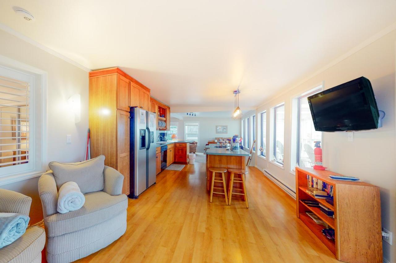 Shore Fun Rockaway Beach Exterior photo